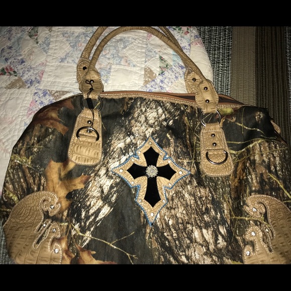 Overnight bag with cross embellishments - Picture 2 of 7